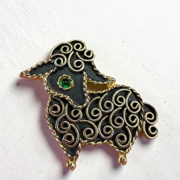 Emmons Jewelry - Emmons Lamb Sheep Brooch Pin Gold Tone‎ Filigree Black Green Rhinestone Eye VTG